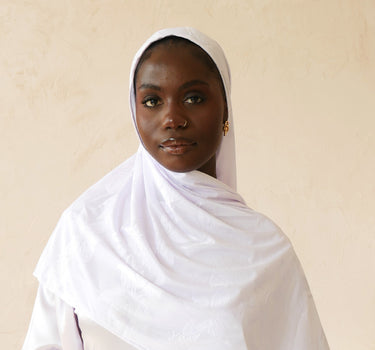 SNOW WHITE PLAIN THREADED HIJAB